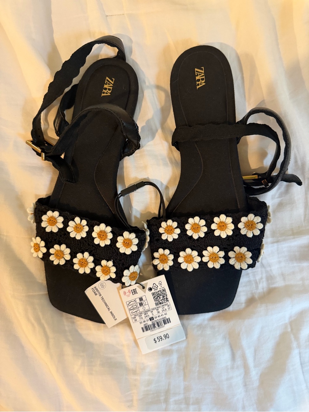 NWT Zara Black Daisy Strap Sandals with White & Yellow Floral Trim